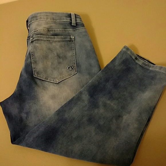 CAPRIS - Picture 2 of 3